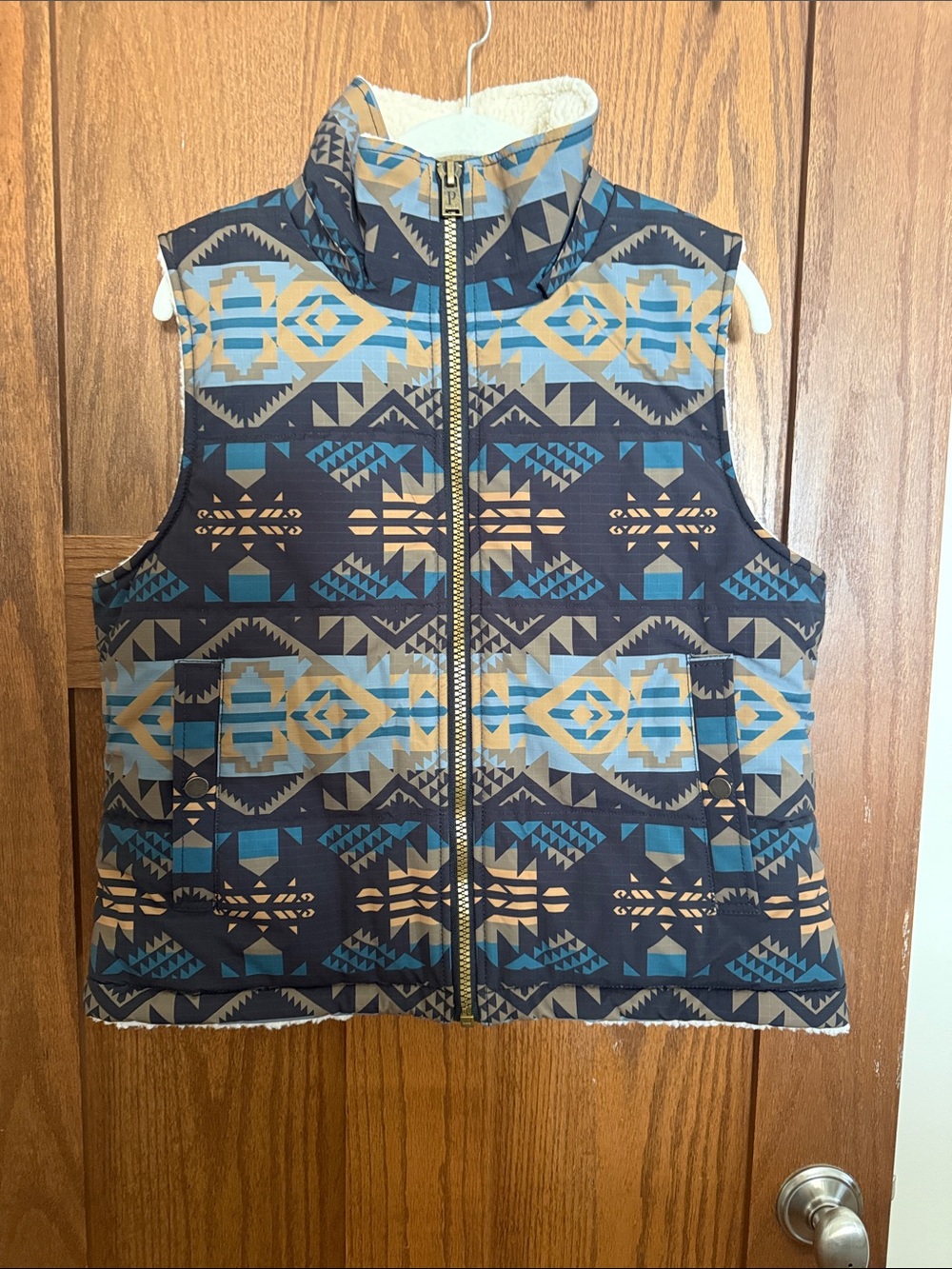Women’s Pendleton Black, Teal and Tan Patterned Puffer Vest w/detachable hood